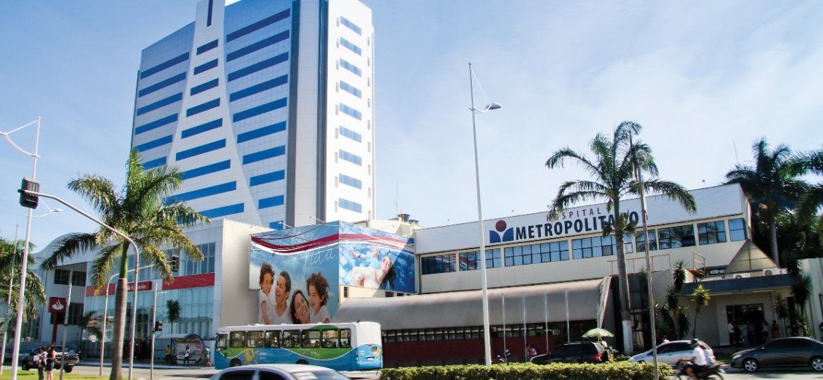 Foto fachada Hospital Metropolitano 1