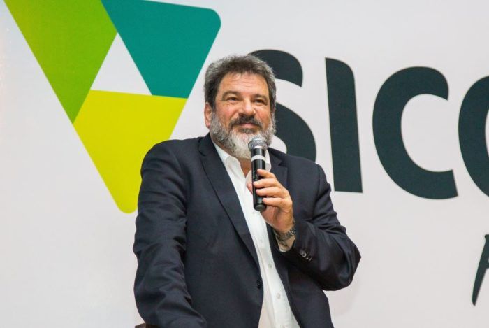 Mario Sérgio Cortella fala sobre comportamentos sociais nas empresas, em Venda Nova do Imigrante